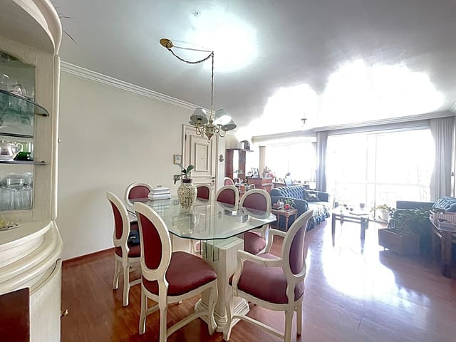 Foto do Apartamento - Apartamento à venda em Moema com 142m², 4 dormitórios, varanda, 2 vagas, lazer, a 500 metros do Metrô e Shopping Ibirapuera | Paulista Imóveis.