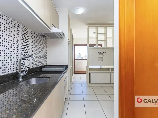 Apartamento 1 quarto e 1 banheiro, para alugar, no bairro Centro em Curitiba