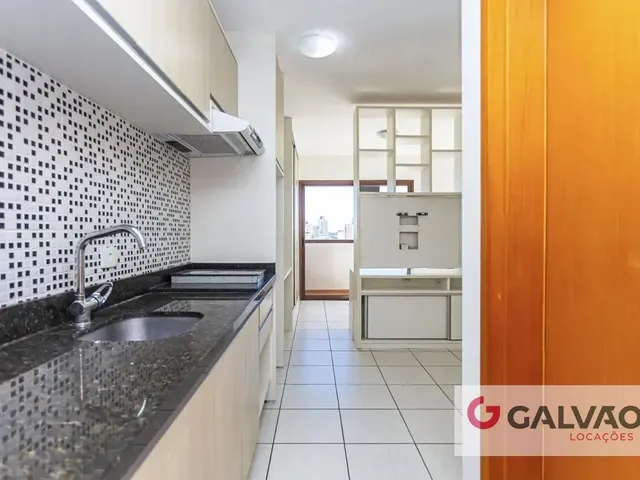 Apartamento 1 quarto e 1 banheiro, para alugar, no bairro Centro em Curitiba