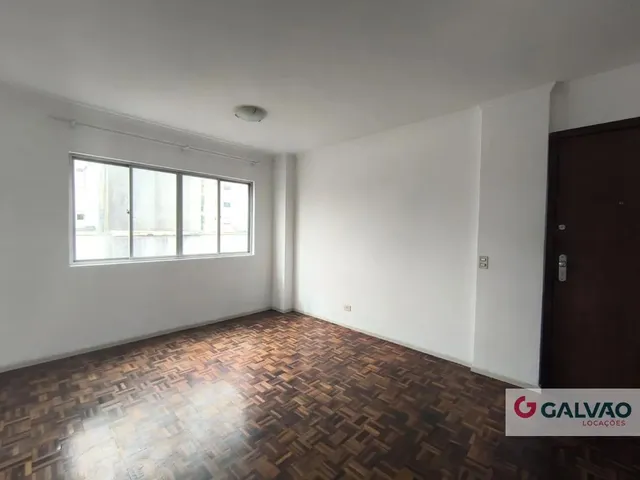 Apartamento 1 quarto e 1 banheiro, para alugar, no bairro Centro em Curitiba