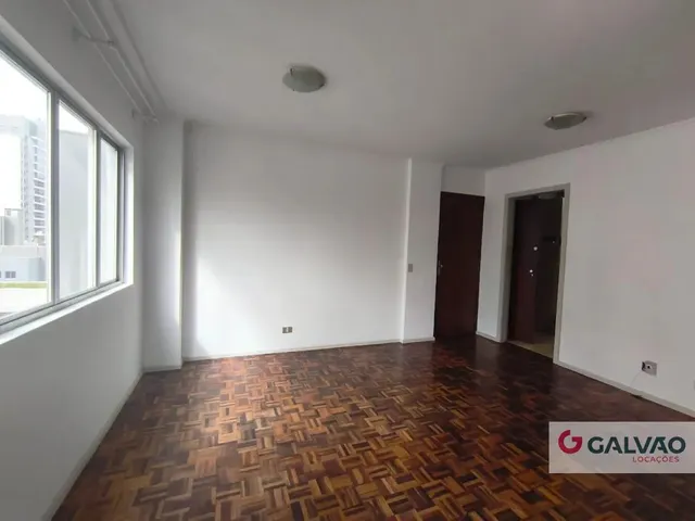 Apartamento 1 quarto e 1 banheiro, para alugar, no bairro Centro em Curitiba