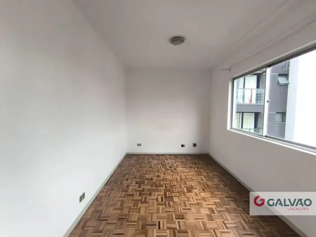 Apartamento 1 quarto e 1 banheiro, para alugar, no bairro Centro em Curitiba