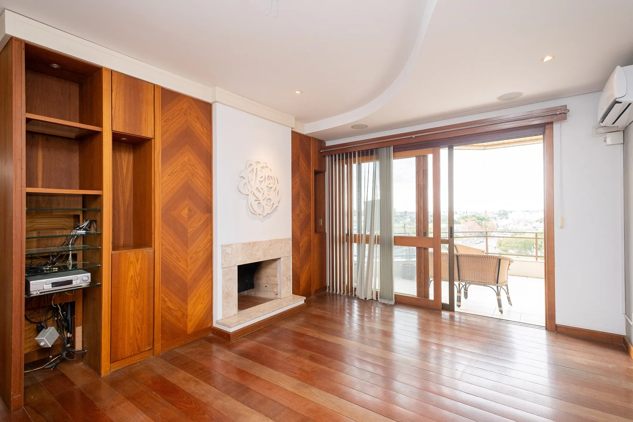 Apartamento à venda no centro de Pelotas - 299 m², 3 quartos (sendo 1 suíte), acabamentos de alto padrão, sacada e área gourmet com piscina e churrasqueira. - 7