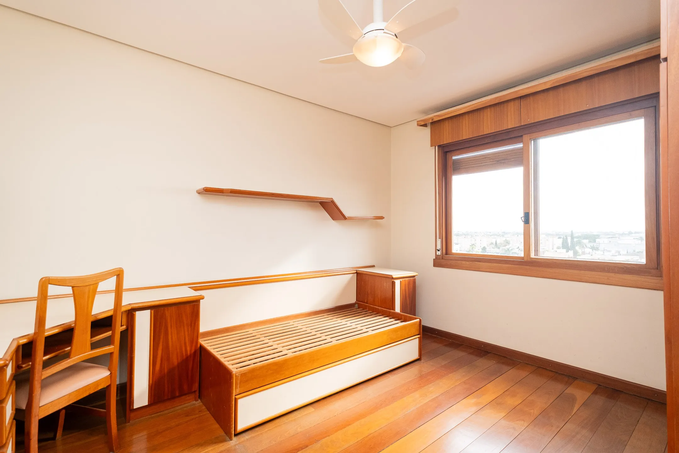 Apartamento à venda no centro de Pelotas - 299 m², 3 quartos (sendo 1 suíte), acabamentos de alto padrão, sacada e área gourmet com piscina e churrasqueira. - 19