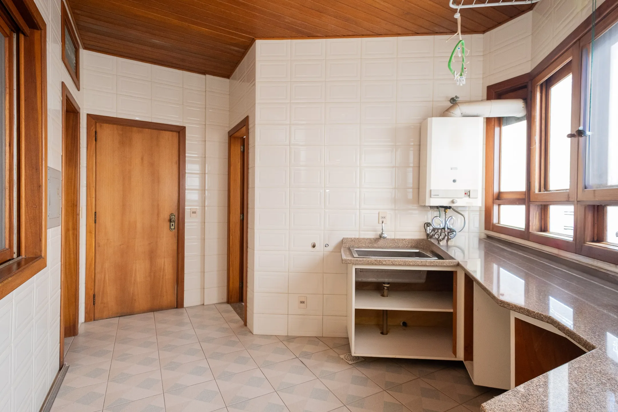 Apartamento à venda no centro de Pelotas - 299 m², 3 quartos (sendo 1 suíte), acabamentos de alto padrão, sacada e área gourmet com piscina e churrasqueira. - 13
