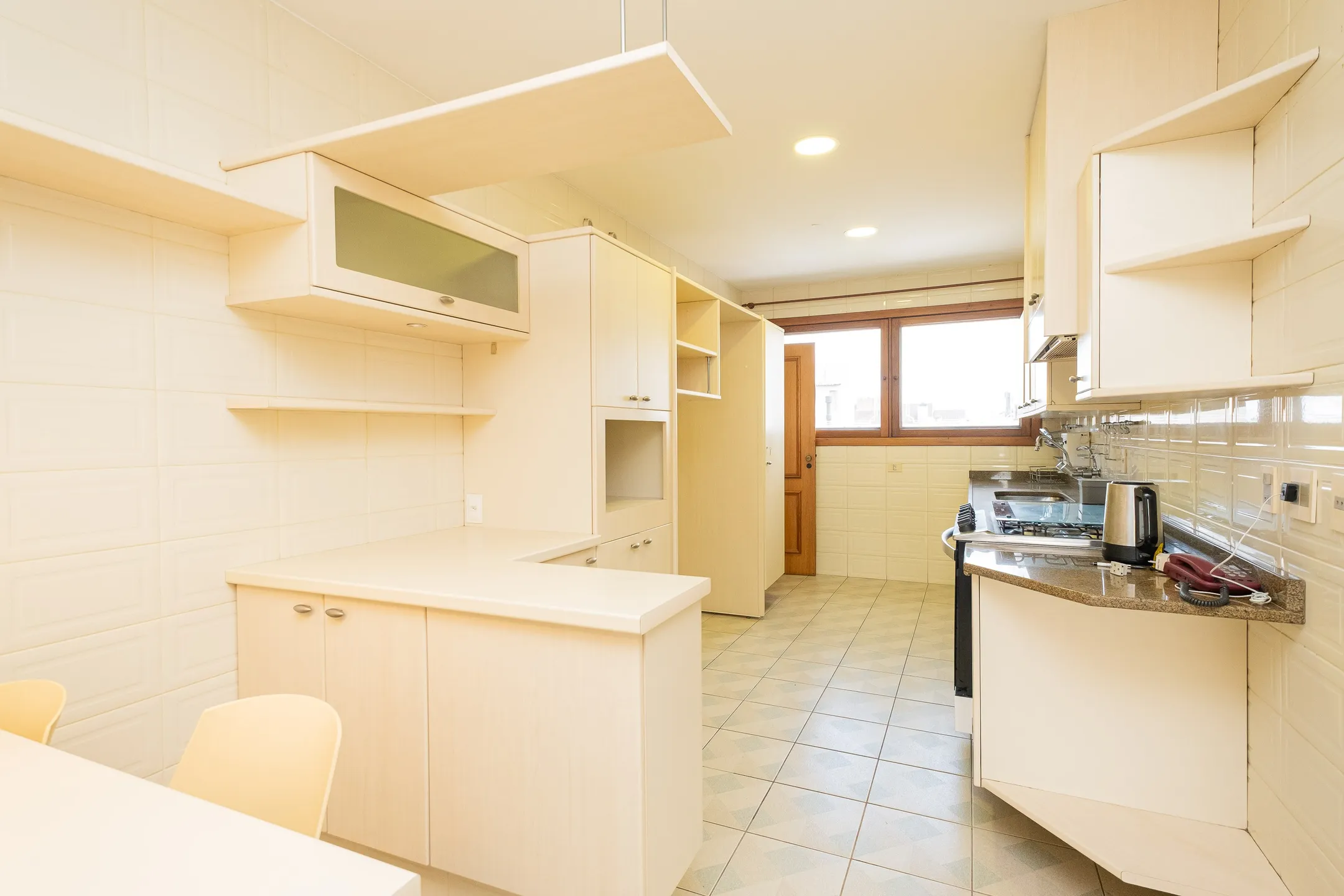 Apartamento à venda no centro de Pelotas - 299 m², 3 quartos (sendo 1 suíte), acabamentos de alto padrão, sacada e área gourmet com piscina e churrasqueira. - 9