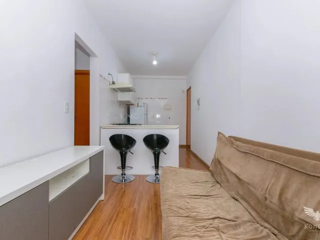 Apartamento 2 quartos e 1 banheiro, para alugar, no bairro Centro em Curitiba