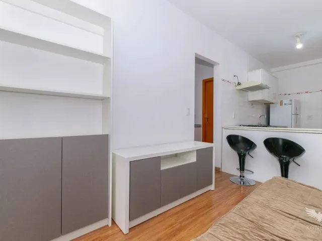 Apartamento 2 quartos e 1 banheiro, para alugar, no bairro Centro em Curitiba