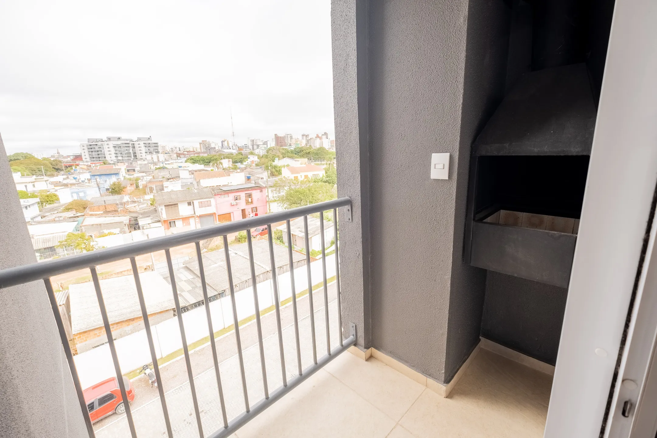 Apartamento semimobiliado à venda no Connect JK, Centro - 50 m², 2 quartos (sendo 1 suíte), cozinha planejada e sacada com ótima posição solar. - 12