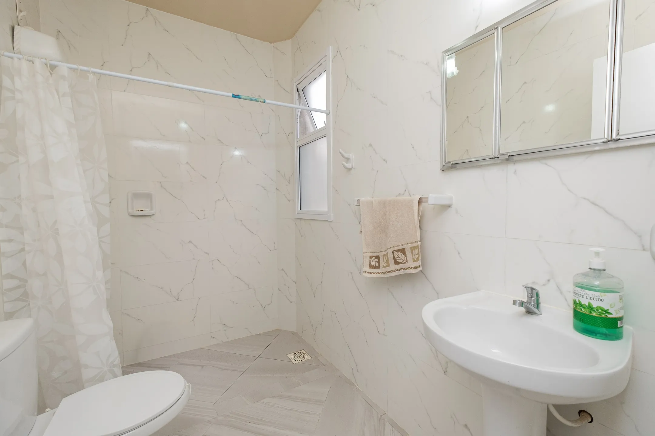 Apartamento à venda no Condomínio Yamaha, Centro - 81 m², 2 quartos, sala com lareira, piso laminado e ótima posição solar. - 11