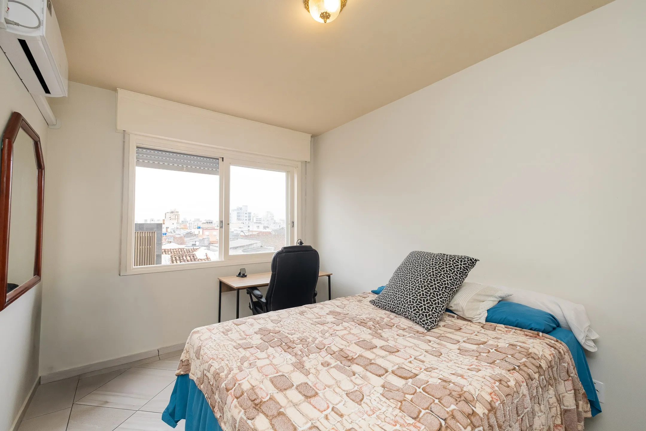 Apartamento à venda no Condomínio Yamaha, Centro - 81 m², 2 quartos, sala com lareira, piso laminado e ótima posição solar. - 7