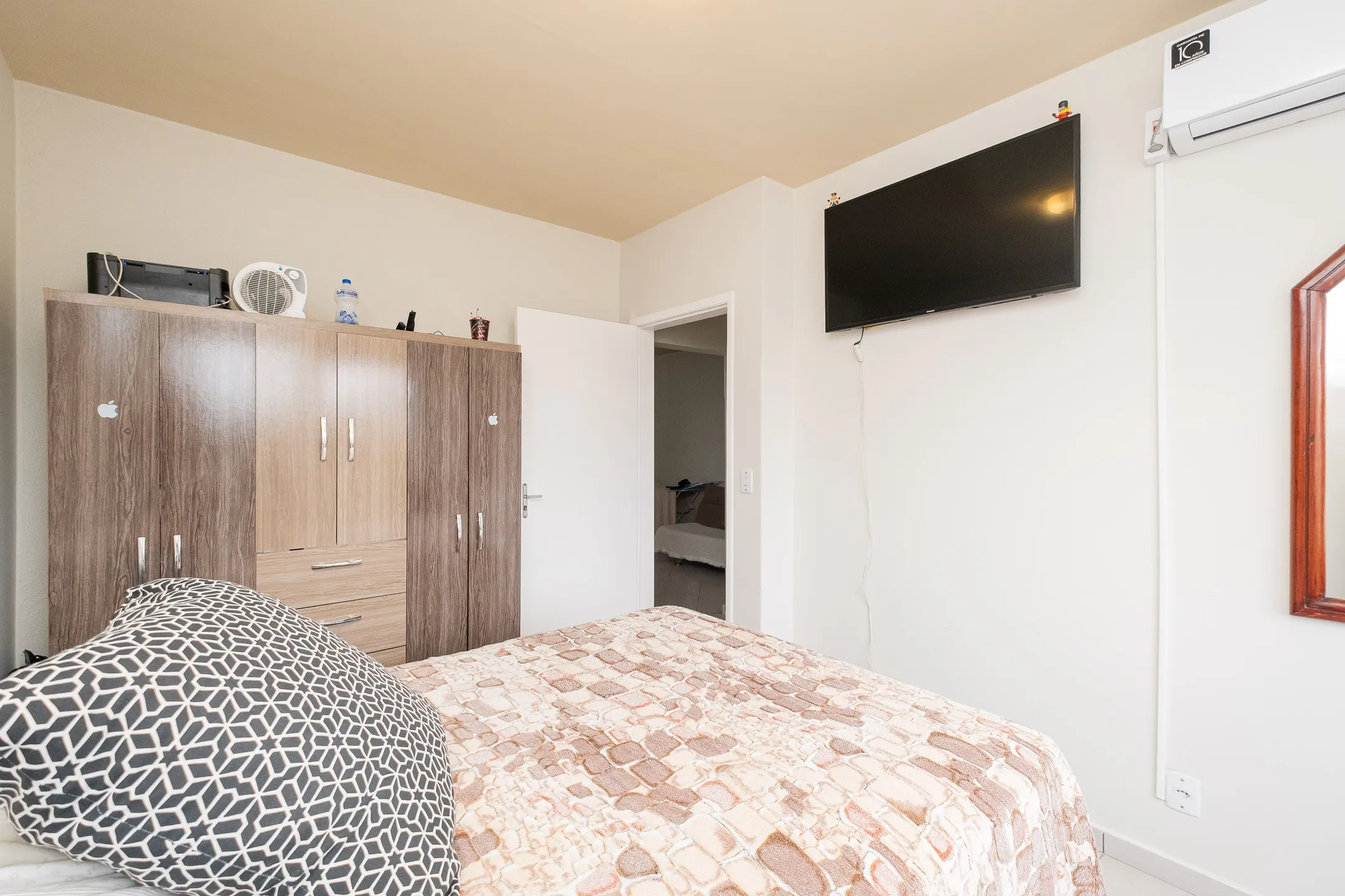 Apartamento à venda no Condomínio Yamaha, Centro - 81 m², 2 quartos, sala com lareira, piso laminado e ótima posição solar. - 8