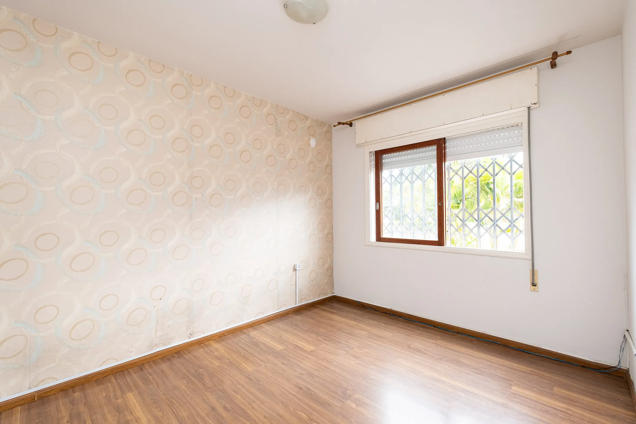 Apartamento à venda na Av. Bento Gonçalves, Centro - 98 m², 3 quartos, cozinha com armários, piso laminado e vaga coberta. - 10