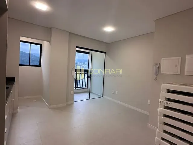 Apartamento 2 quartos e 1 banheiro, para alugar, no bairro Tabuleiro Das Oliveiras em Itapema