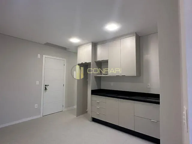 Apartamento 2 quartos e 1 banheiro, para alugar, no bairro Tabuleiro Das Oliveiras em Itapema