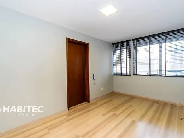 Apartamento 1 quarto e 1 banheiro, para alugar, no bairro Centro em Curitiba