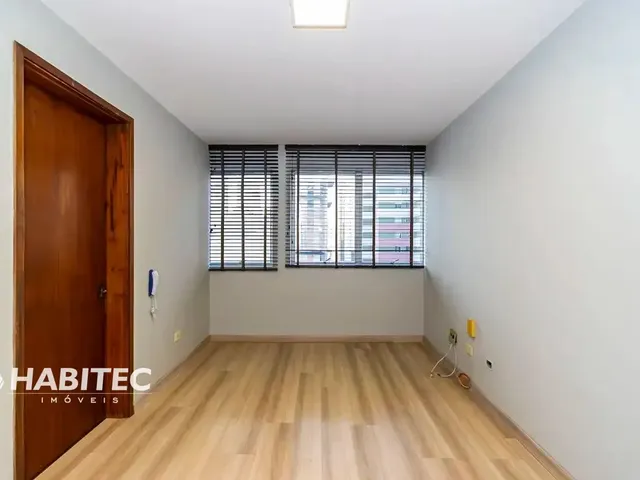 Apartamento 1 quarto e 1 banheiro, para alugar, no bairro Centro em Curitiba
