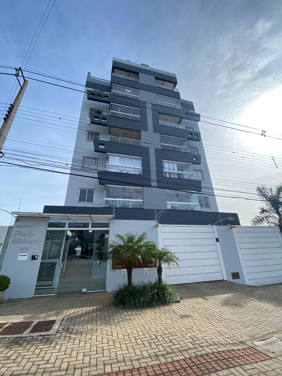 Apartamento à venda com 2 dormitórios, 1 banheiro, 2 vagas de garagens e 73m² de área privativa no bairro Universitário