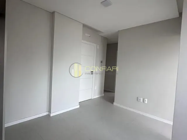 Apartamento 2 quartos e 2 banheiros, para alugar, no bairro Tabuleiro Das Oliveiras em Itapema