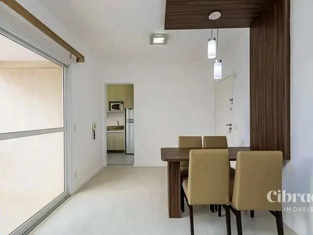 Apartamento 1 quarto e 1 banheiro, para alugar, no bairro Centro em Curitiba