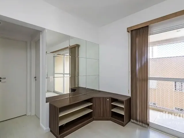 Apartamento 1 quarto e 1 banheiro, para alugar, no bairro Centro em Curitiba