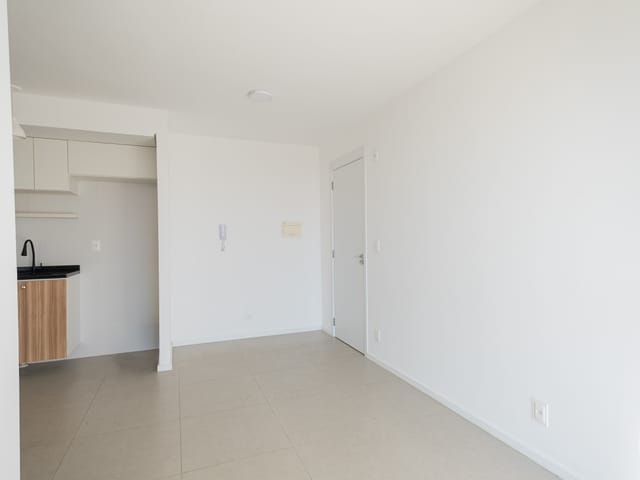 Apartamento com 63m² 2 quartos e 1 banheiro, à venda ou para alugar, no bairro Centro em Pelotas