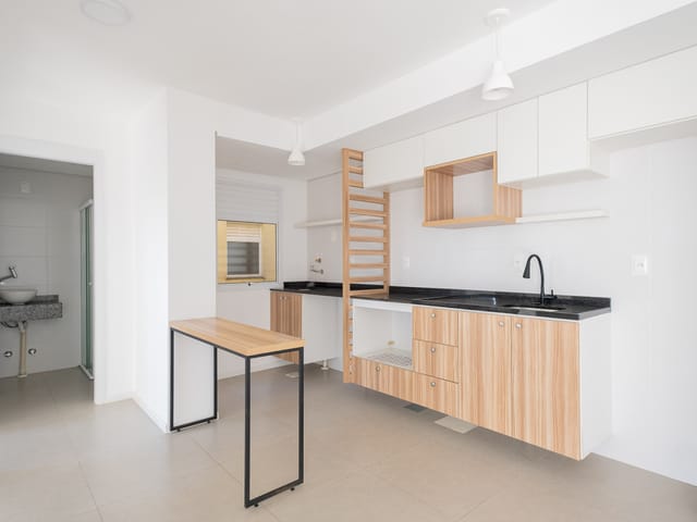 Apartamento com 63m² 2 quartos e 1 banheiro, à venda ou para alugar, no bairro Centro em Pelotas