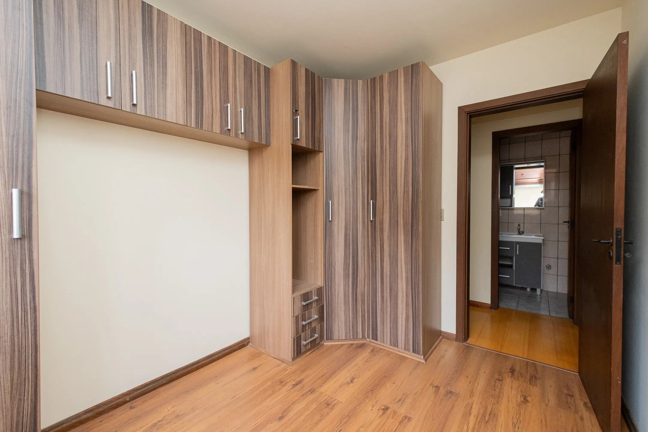 Apartamento de 3 Dormitórios para Aluguel no Centro de Pelotas RS com Excelente Localização, Ampla Área Interna e Conforto Diário - 13