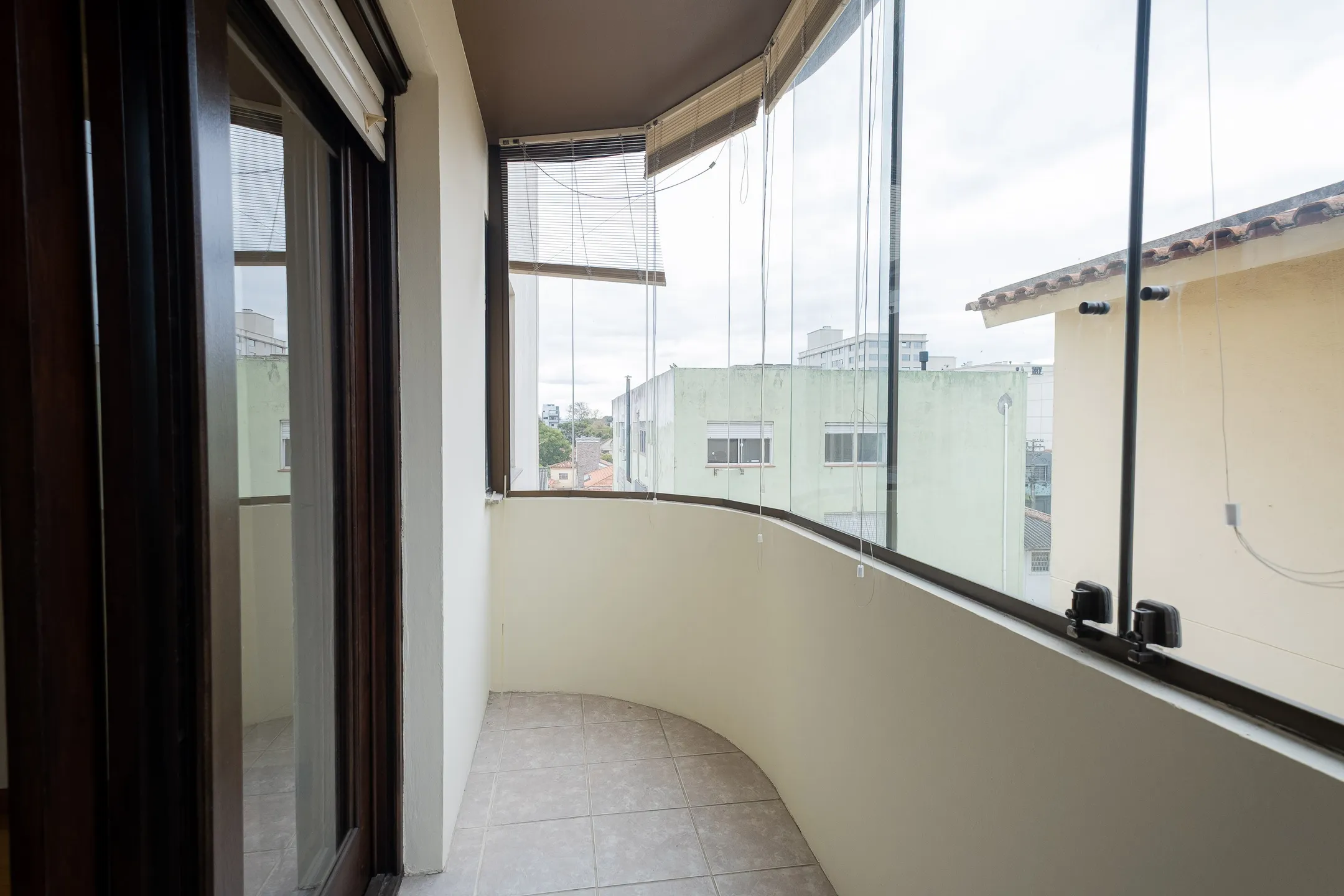 Apartamento de 3 Dormitórios para Aluguel no Centro de Pelotas RS com Excelente Localização, Ampla Área Interna e Conforto Diário - 15