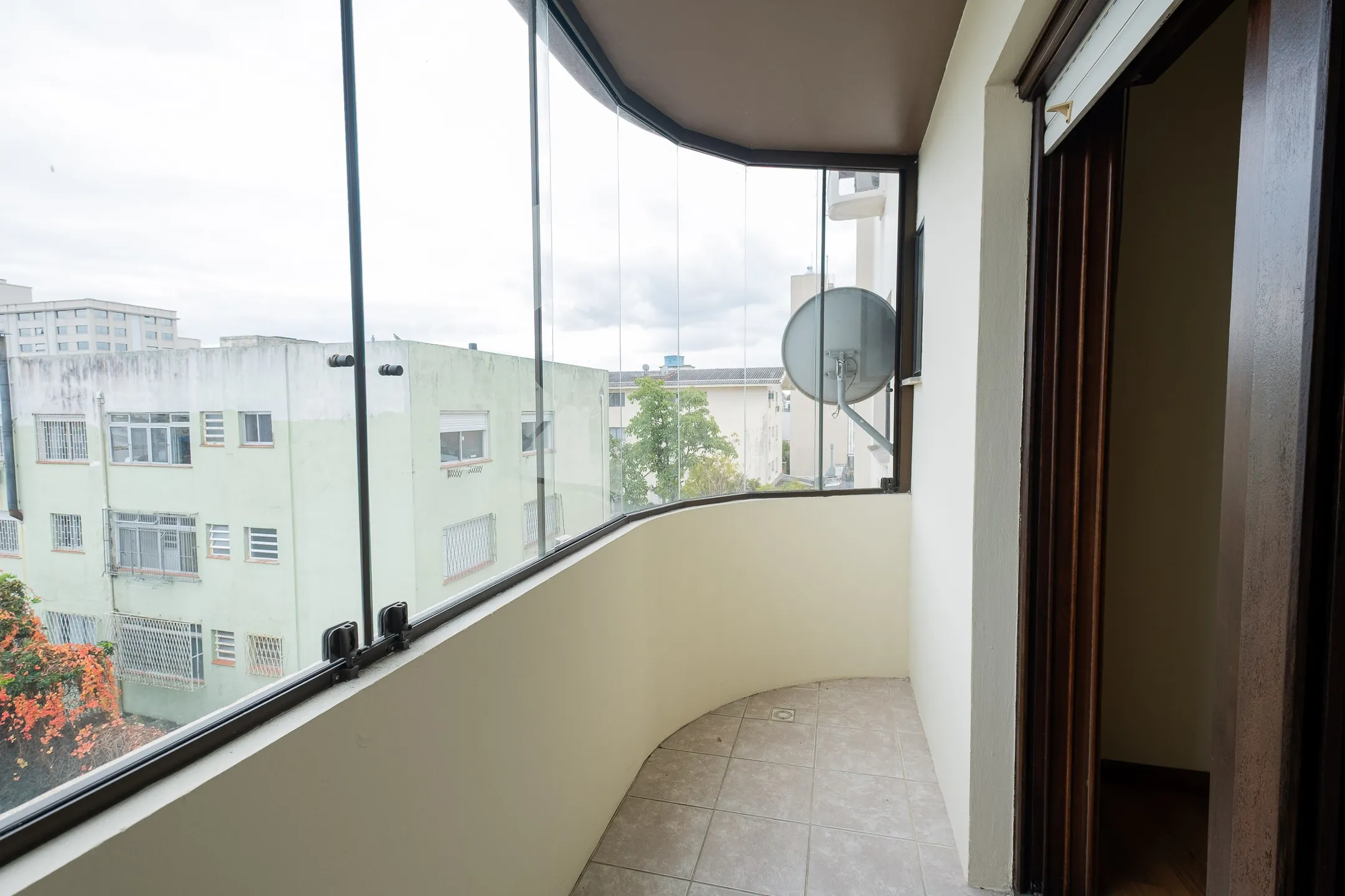 Apartamento de 3 Dormitórios para Aluguel no Centro de Pelotas RS com Excelente Localização, Ampla Área Interna e Conforto Diário - 16
