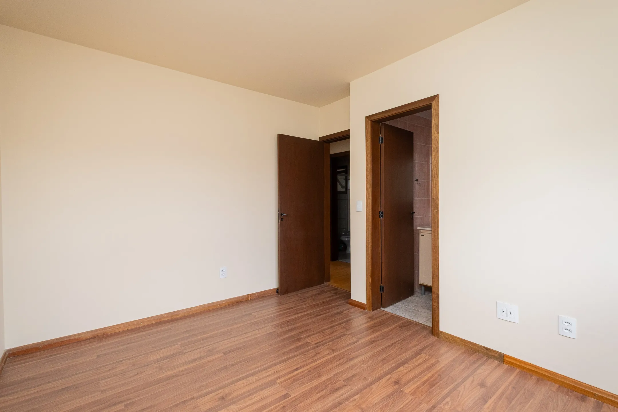 Apartamento de 3 Dormitórios para Aluguel no Centro de Pelotas RS com Excelente Localização, Ampla Área Interna e Conforto Diário - 10