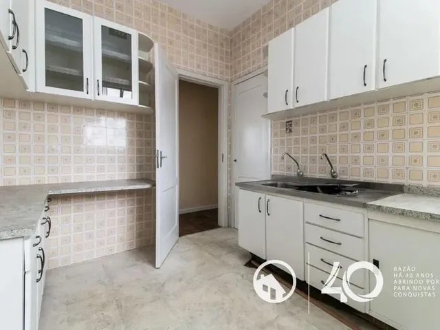 Apartamento 2 quartos e 2 banheiros, para alugar, no bairro Centro em Curitiba