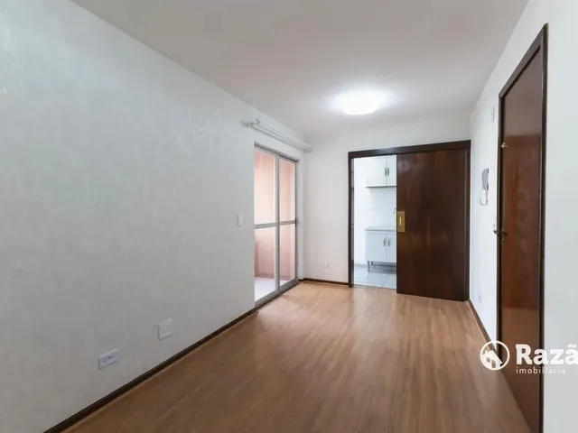 Apartamento 2 quartos e 1 banheiro, para alugar, no bairro Cabral em Curitiba