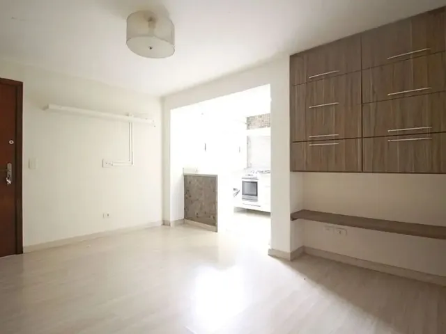 Apartamento 1 quarto e 1 banheiro, para alugar, no bairro Água Verde em Curitiba