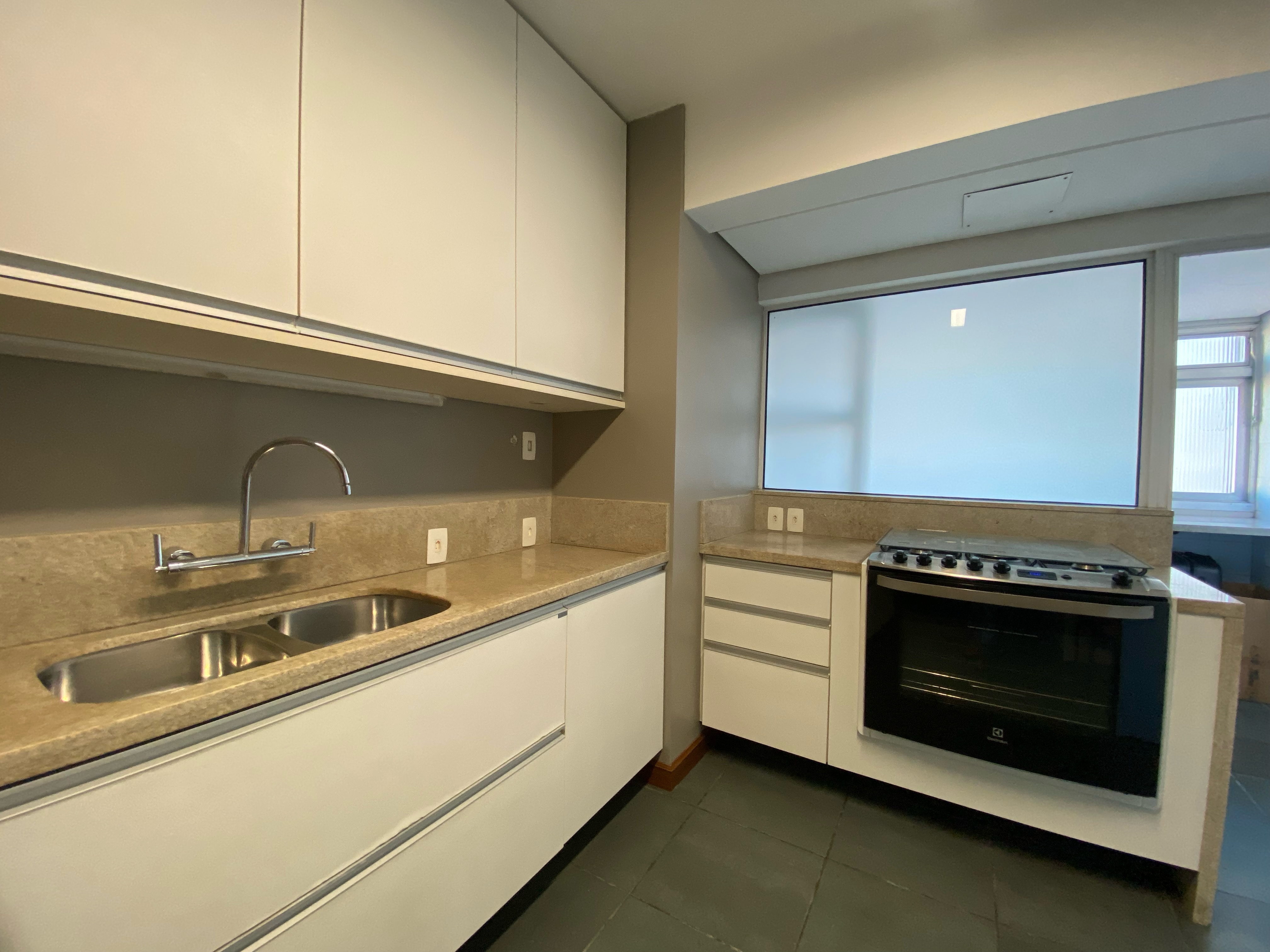 Apartamento à venda no Solar Santanna, Centro - 163 m², 3 quartos (sendo 1 suíte), armários planejados e ampla sacada com face norte. - 9