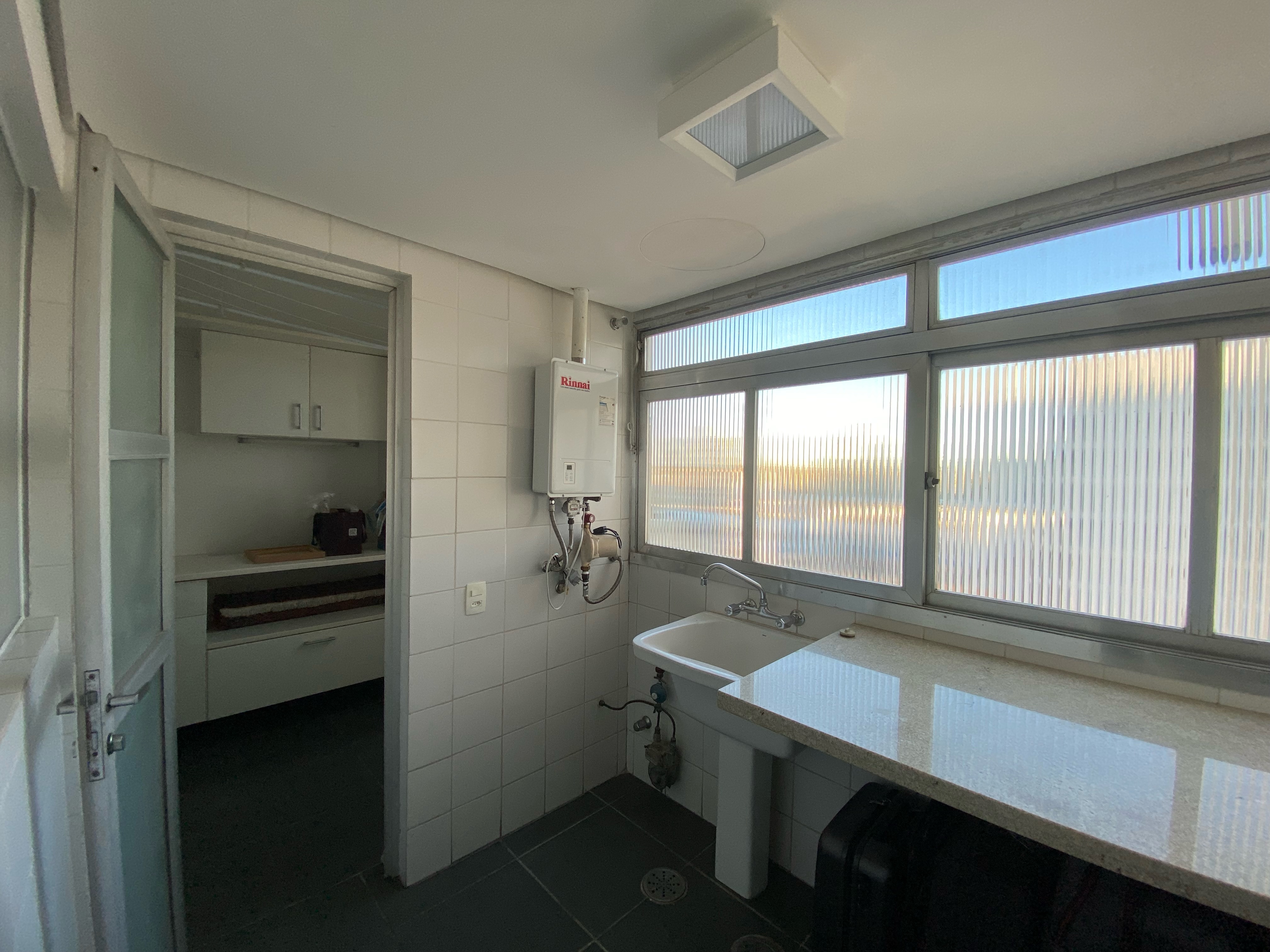 Apartamento à venda no Solar Santanna, Centro - 163 m², 3 quartos (sendo 1 suíte), armários planejados e ampla sacada com face norte. - 13
