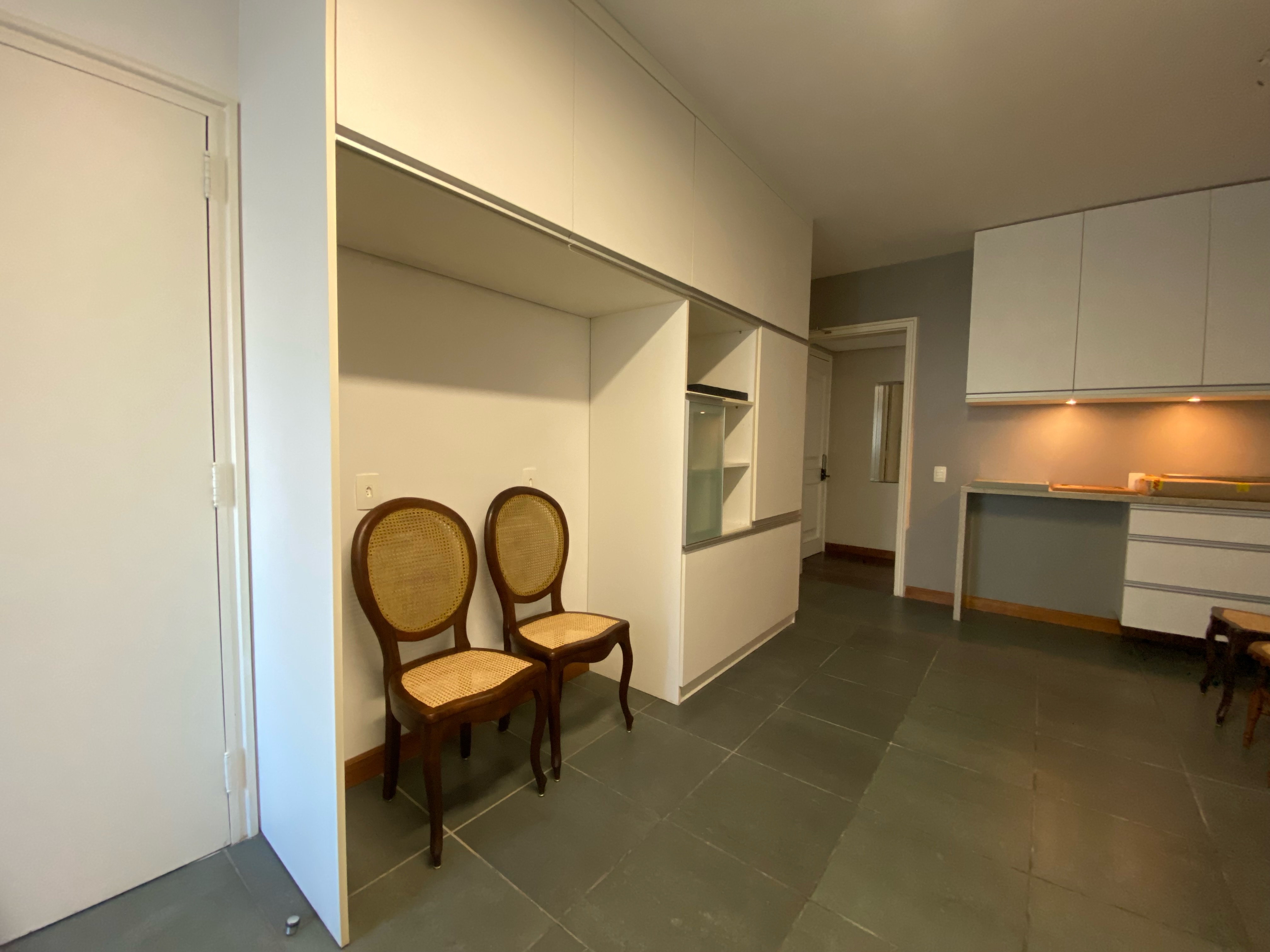 Apartamento à venda no Solar Santanna, Centro - 163 m², 3 quartos (sendo 1 suíte), armários planejados e ampla sacada com face norte. - 12