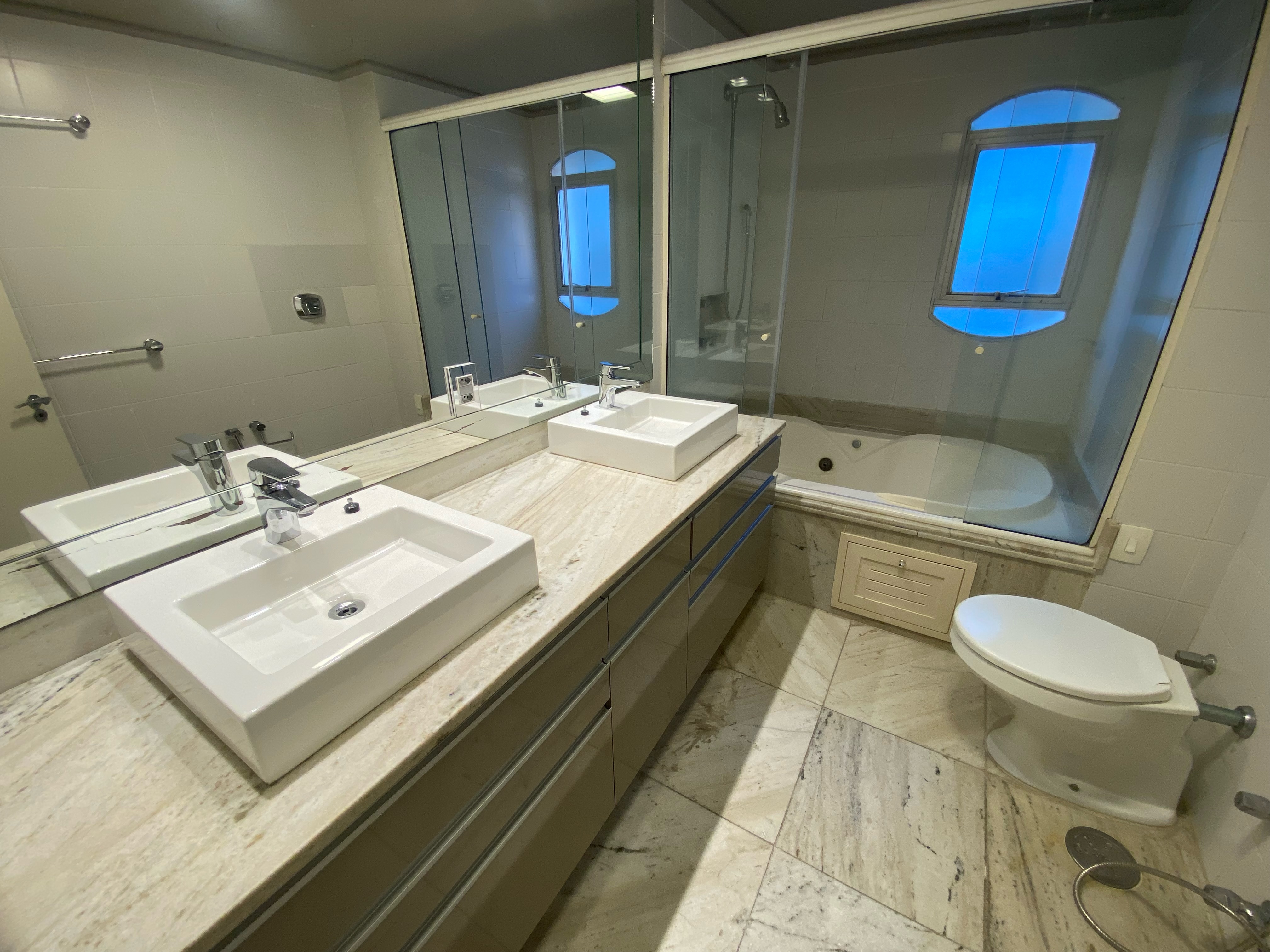 Apartamento à venda no Solar Santanna, Centro - 163 m², 3 quartos (sendo 1 suíte), armários planejados e ampla sacada com face norte. - 23