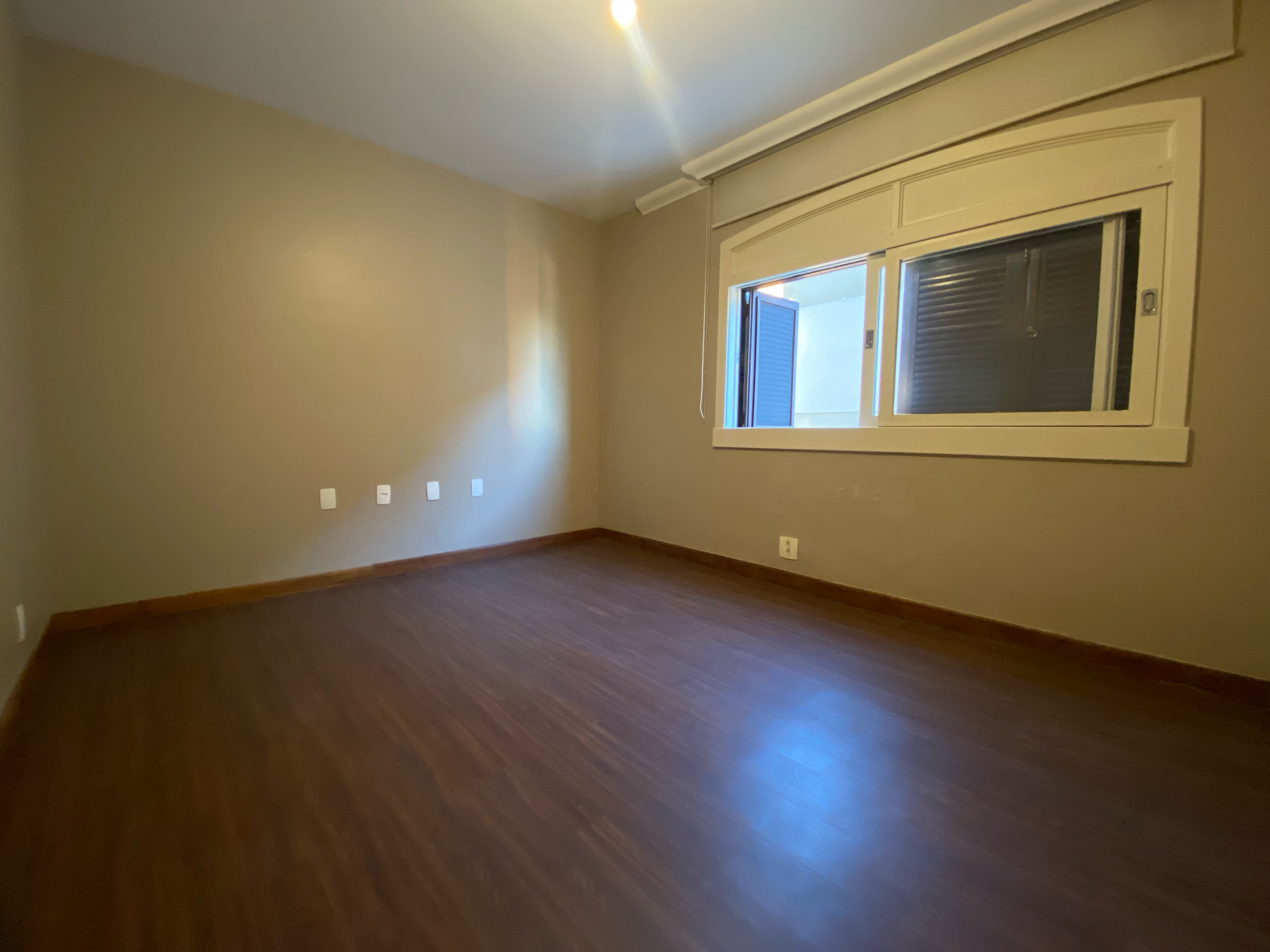 Apartamento à venda no Solar Santanna, Centro - 163 m², 3 quartos (sendo 1 suíte), armários planejados e ampla sacada com face norte. - 24