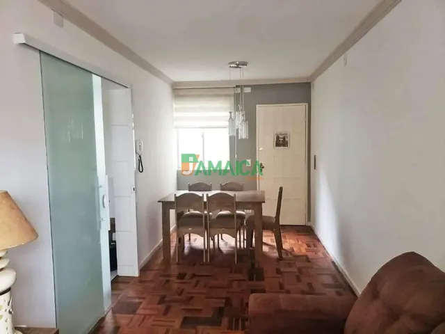 Apartamento 2 quartos e 1 banheiro, para alugar, no bairro Capão Raso em Curitiba