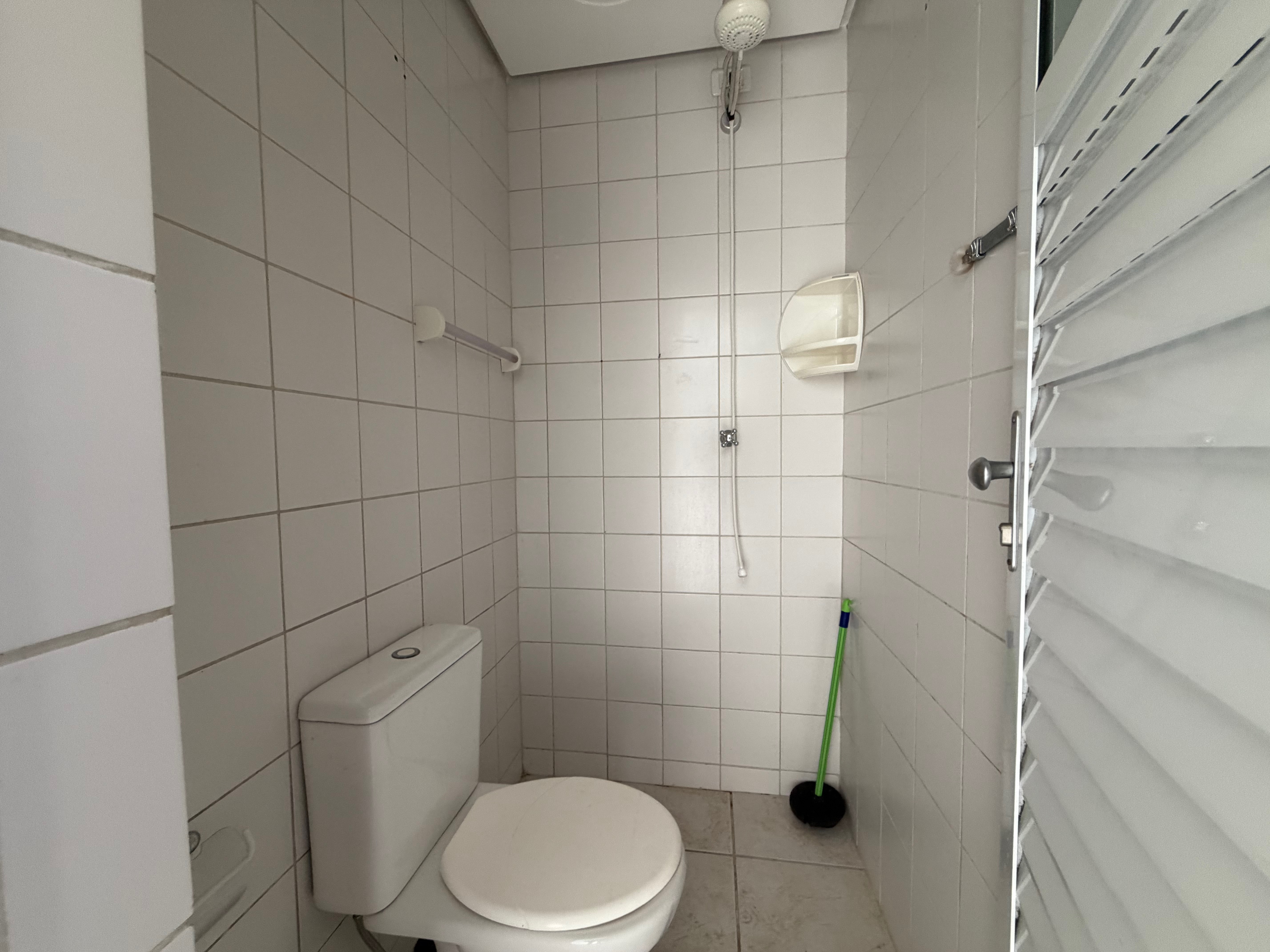 Apartamento à venda no Edifício Massara, Centro - 97 m², 2 quartos (sendo 1 suíte), lareira, ampla sacada com churrasqueira e vaga coberta. - 19