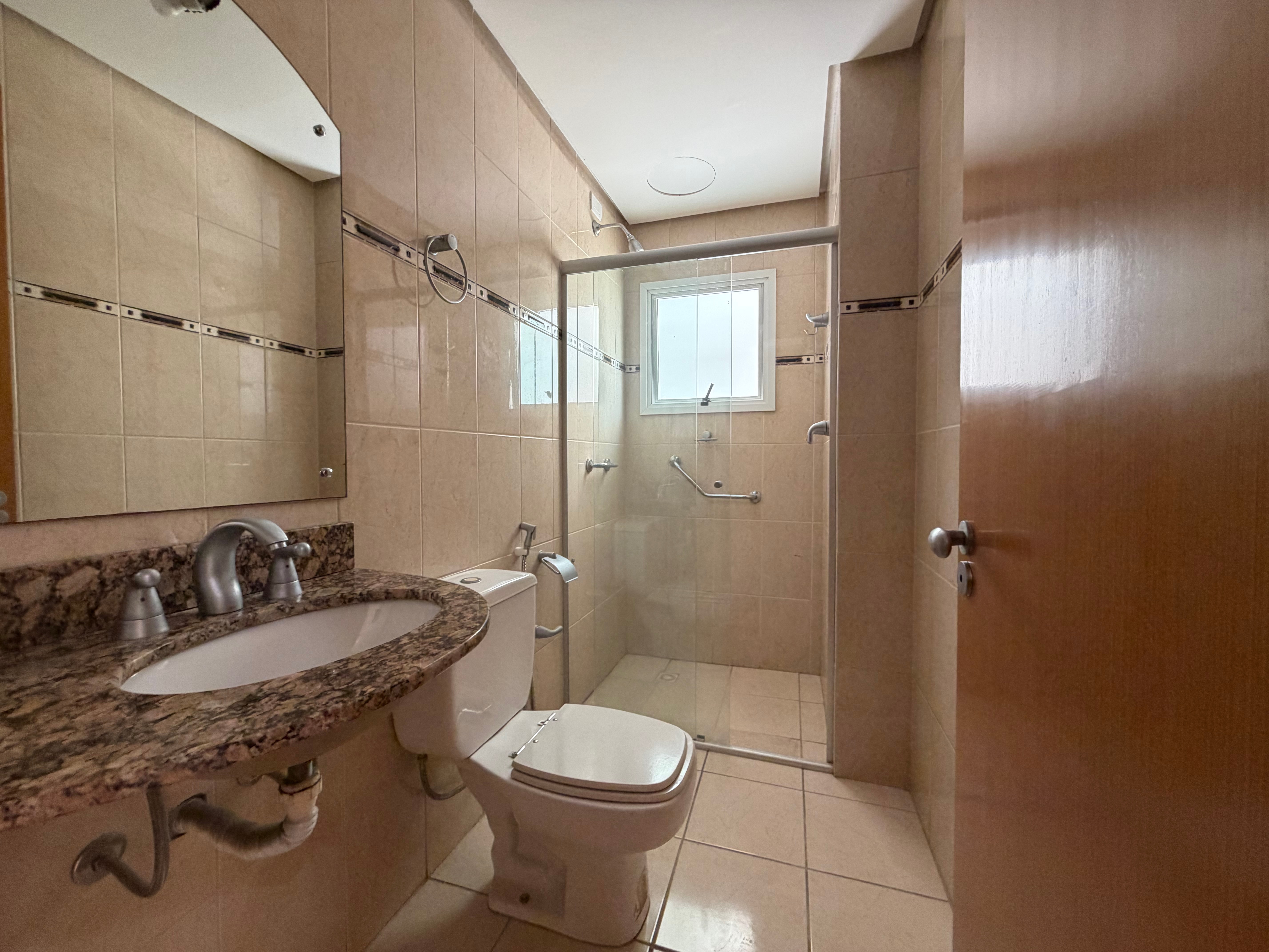 Apartamento à venda no Edifício Massara, Centro - 97 m², 2 quartos (sendo 1 suíte), lareira, ampla sacada com churrasqueira e vaga coberta. - 10