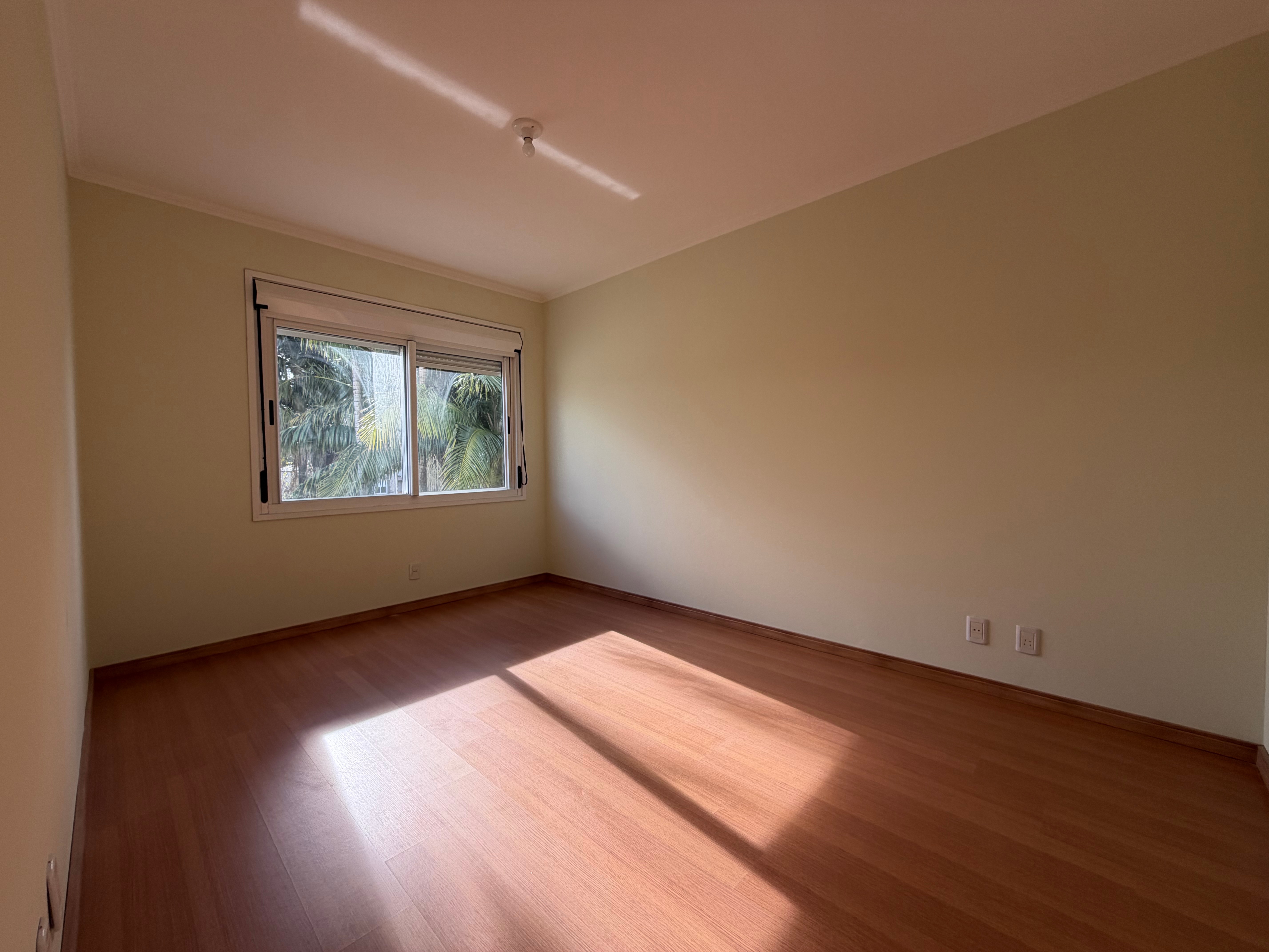 Apartamento à venda no Edifício Massara, Centro - 97 m², 2 quartos (sendo 1 suíte), lareira, ampla sacada com churrasqueira e vaga coberta. - 11
