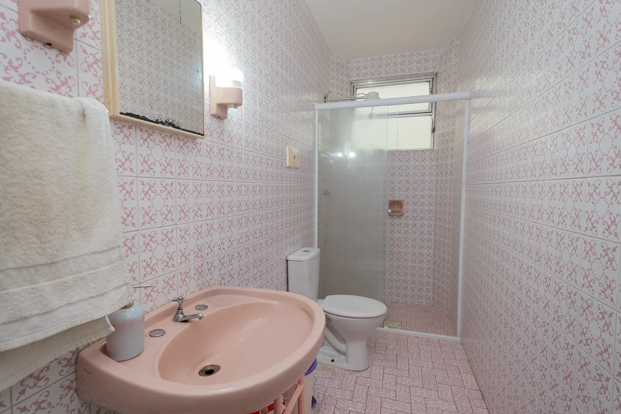 Apartamento à venda no Edifício Dagmar, Centro - 94 m², 4 quartos (sendo 1 suíte), cozinha com armários e vaga coberta. - 10