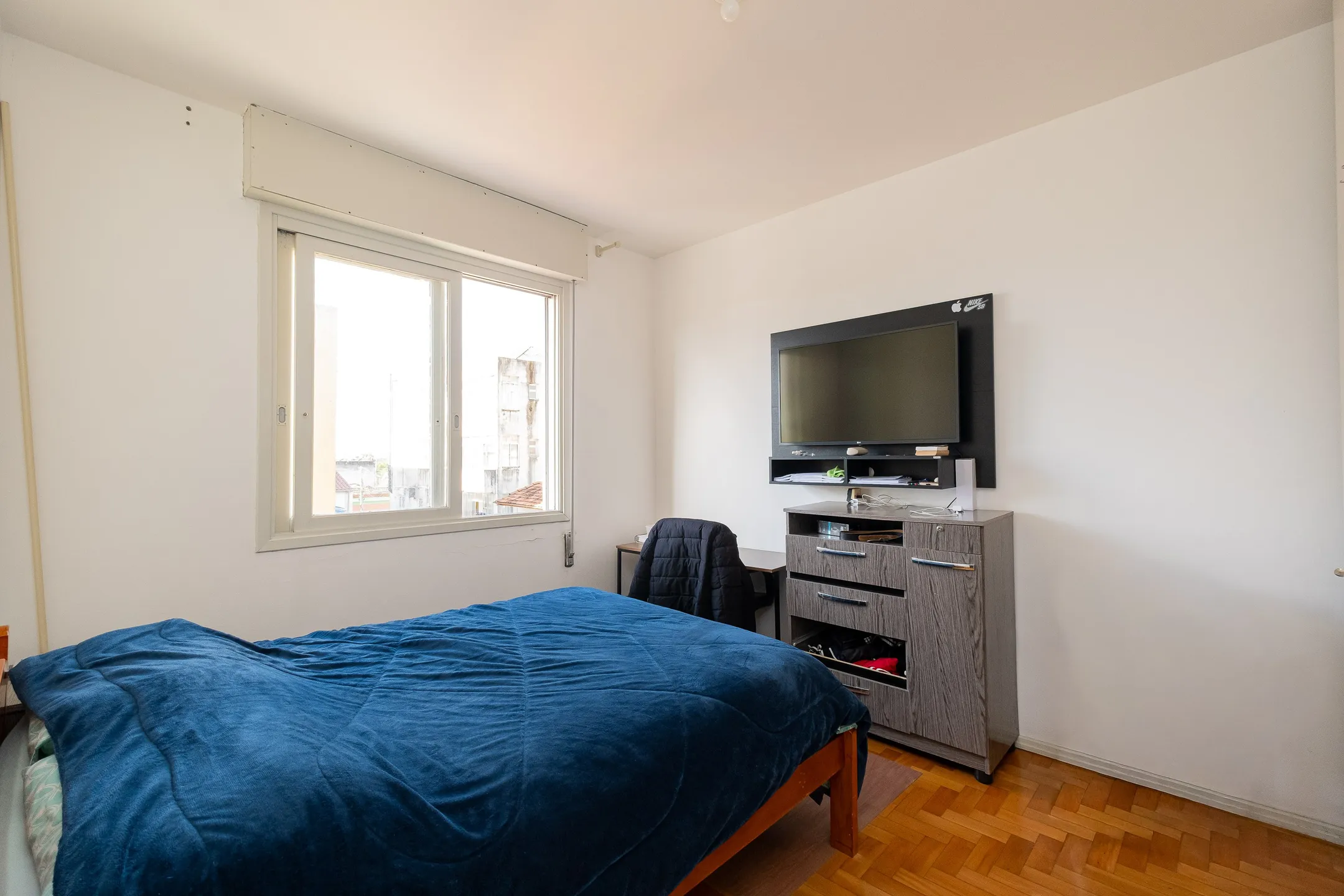 Apartamento à venda no Edifício Dagmar, Centro - 94 m², 4 quartos (sendo 1 suíte), cozinha com armários e vaga coberta. - 13