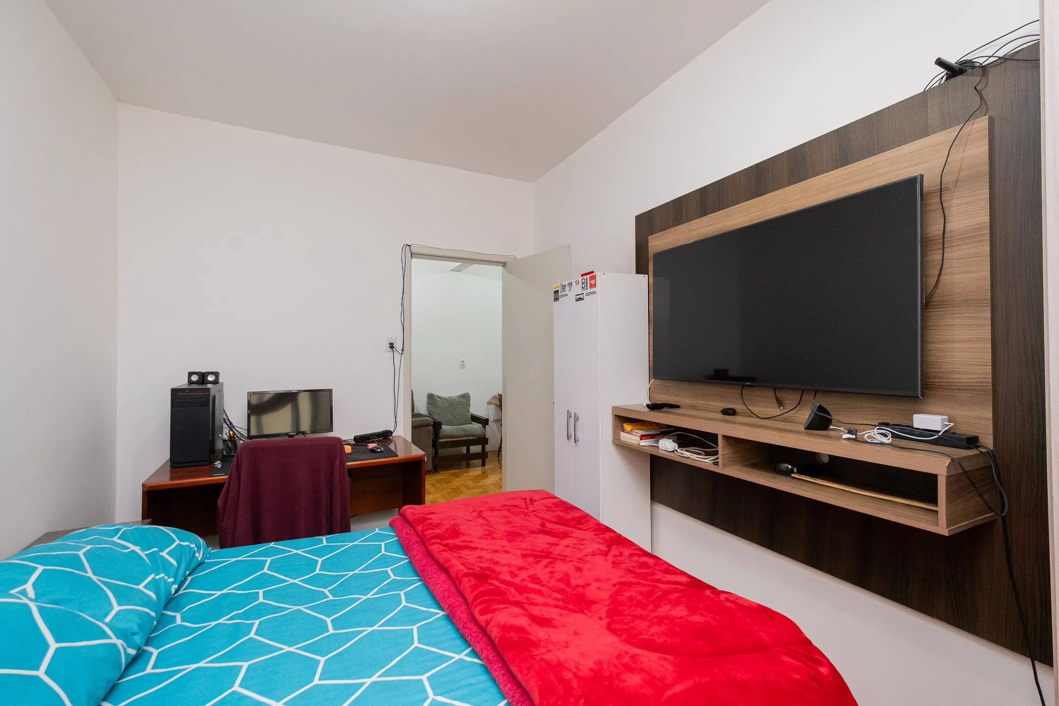 Apartamento à venda no Edifício Dagmar, Centro - 94 m², 4 quartos (sendo 1 suíte), cozinha com armários e vaga coberta. - 7