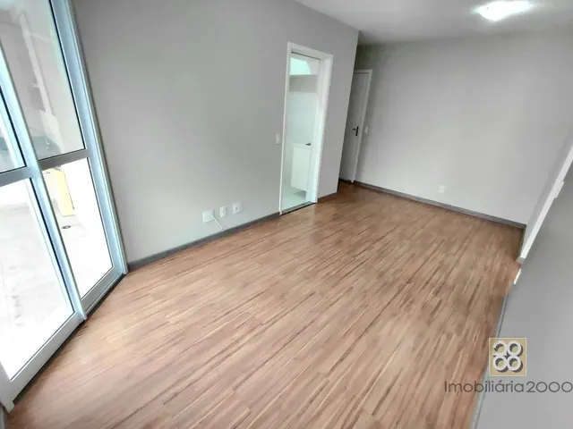 Apartamento 2 quartos e 1 banheiro, para alugar, no bairro Portão em Curitiba