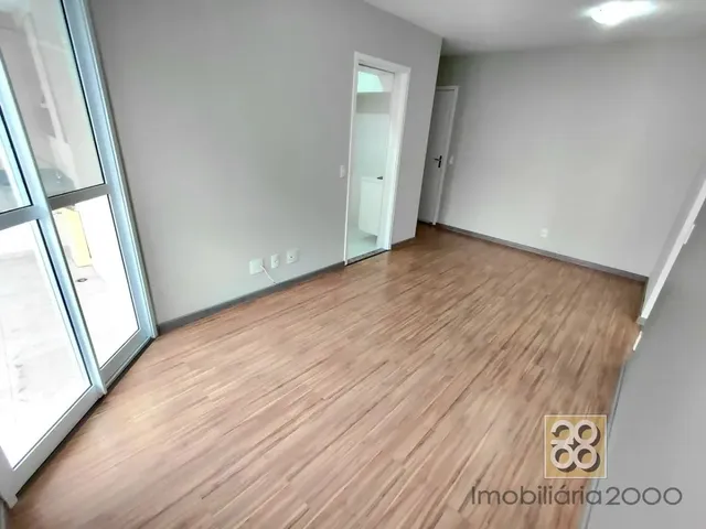 Apartamento 2 quartos e 1 banheiro, para alugar, no bairro Portão em Curitiba