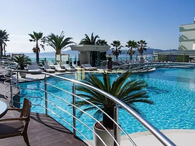 Apartamento com 362m² 4 quartos e 5 banheiros, à venda, no bairro Meia Praia em Itapema