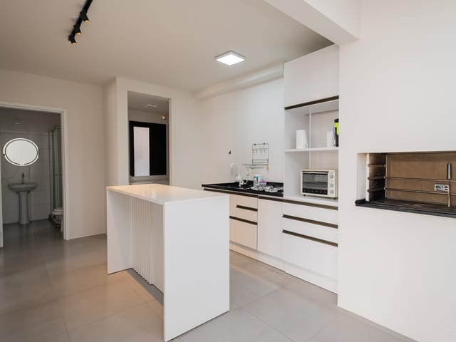 Apartamento com 67m² 2 quartos e 1 banheiro, para alugar, no bairro Centro em Pelotas
